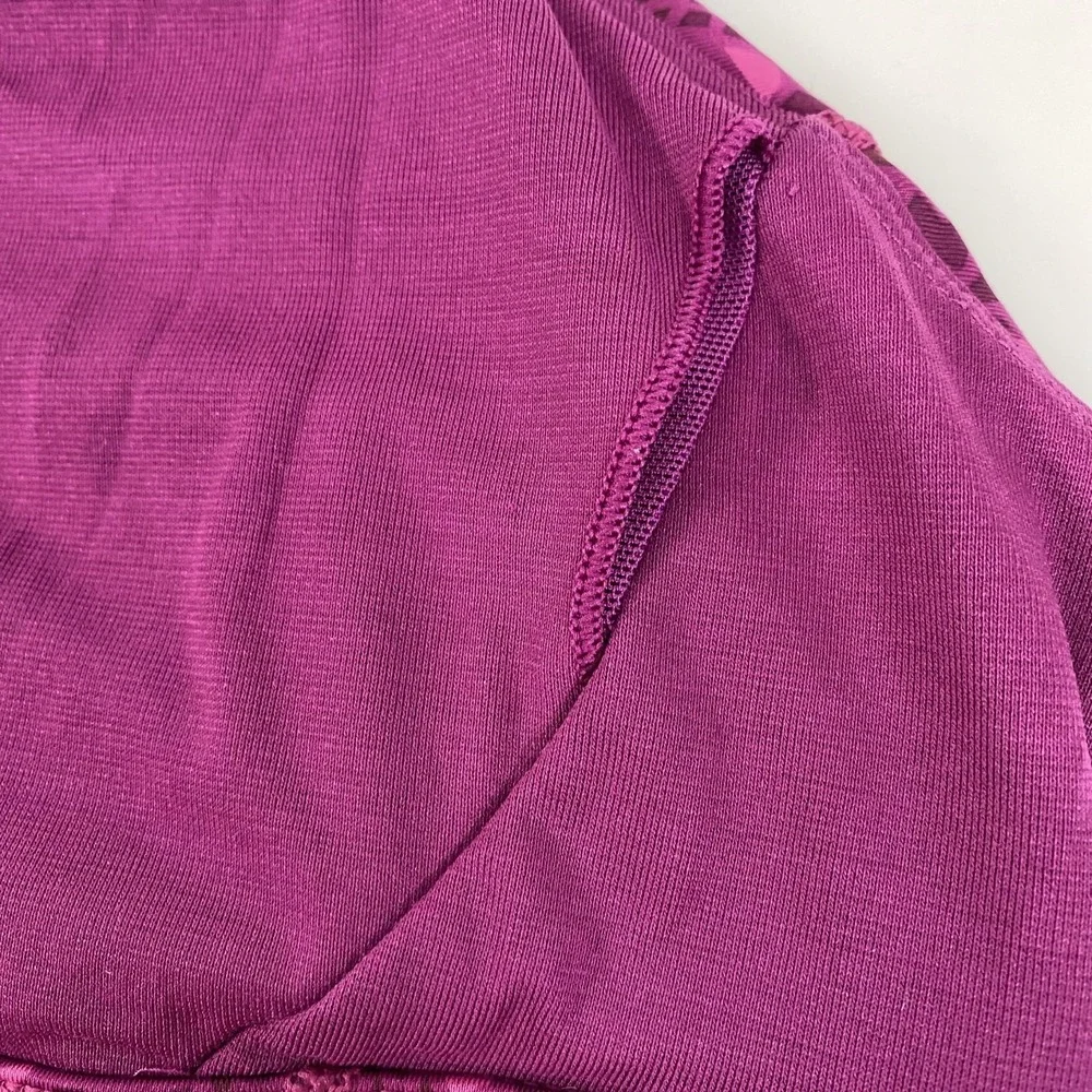 Lululemon Sports Bra Womens‎ sz 2 Pink Criss Cross Strappy Patterned Gym Active